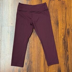 🍷 Lululemon Burgundy Dot Crop Leggings – Size 4 🍷